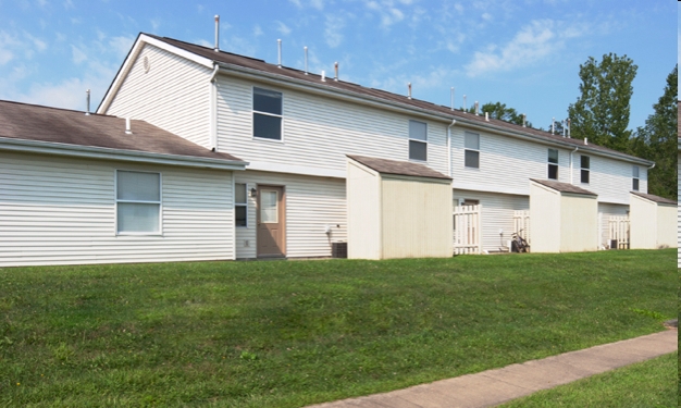 Laughlin Woods in Cambridge, OH - Foto de edificio - Building Photo