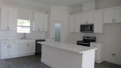 401 Deep Woods Ln in Livingston, TX - Building Photo - Building Photo