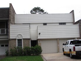 6308 N 1st St in Bellaire, TX - Building Photo