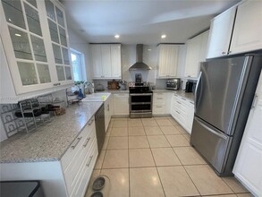 9770 SW 85th Terrace in Miami, FL - Building Photo - Building Photo