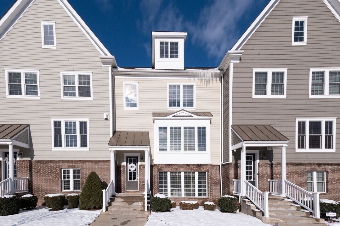 237 Riverfront St in Oakmont, PA - Building Photo