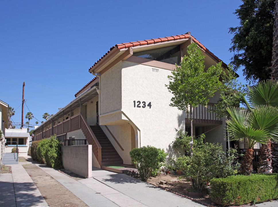 1234 Viola Ave in Glendale, CA - Building Photo