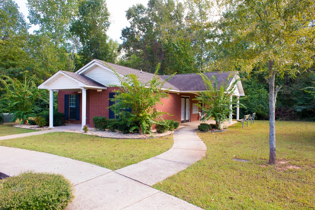 Oak Park Villas in Bessemer, AL - Building Photo