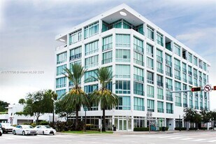 8101 Biscayne Blvd in Miami, FL - Building Photo