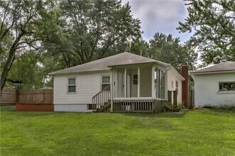 406 NE 74th St in Gladstone, MO - Building Photo - Building Photo