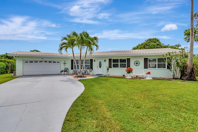 302 Venice Dr in Boynton Beach, FL - Building Photo - Building Photo