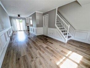 14 Scuppo Rd in Danbury, CT - Building Photo - Building Photo