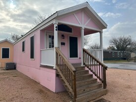 2211 Ashberry Ave in New Braunfels, TX - Building Photo