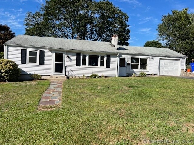 121 Riverview Ave in Groton, CT - Foto de edificio