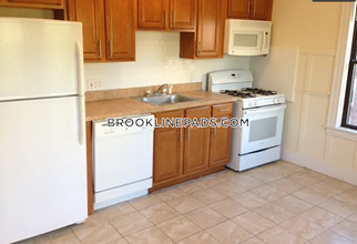 26 Hamilton Rd-Unit -2 in Brookline, MA - Foto de edificio - Building Photo