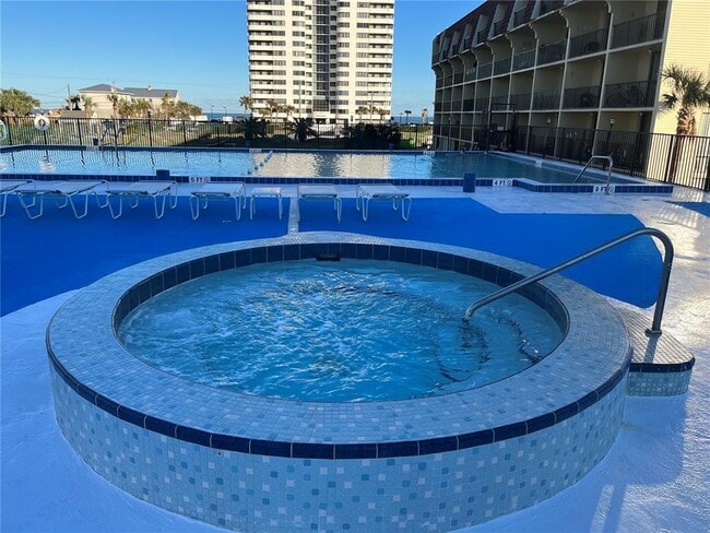 1433 N Atlantic Ave in Daytona Beach, FL - Building Photo - Building Photo