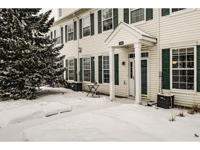 1046 Providence Dr in Shakopee, MN - Building Photo - Building Photo
