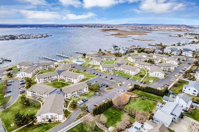 76 Wharfside Dr, Unit 76 Wharfside Drive in Monmouth Beach, NJ - Foto de edificio - Building Photo