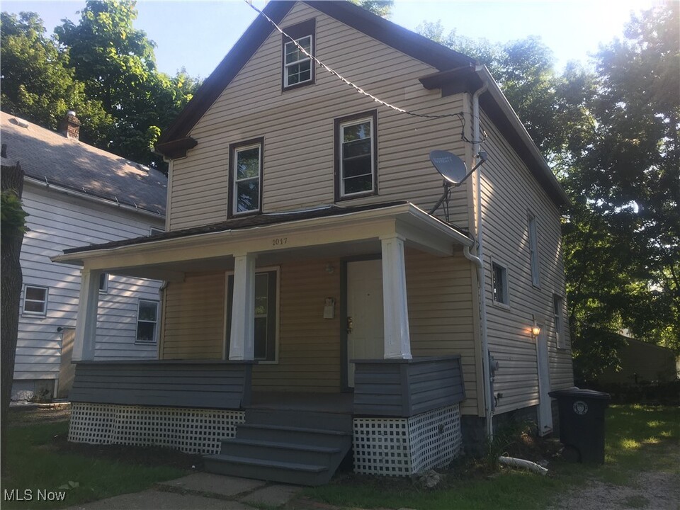 1017 La Croix Ave in Akron, OH - Building Photo