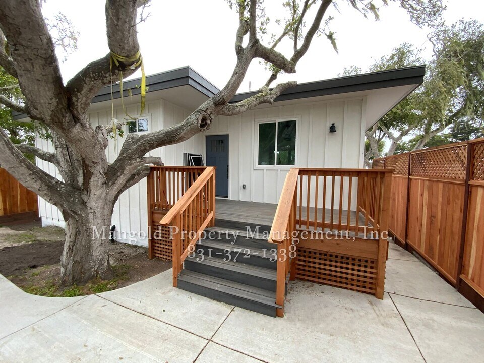 1120 Seaview Ave-Unit -B in Pacific Grove, CA - Building Photo