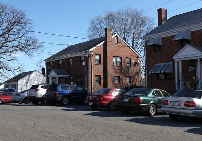 905 Fairview Ave in Takoma Park, MD - Foto de edificio - Building Photo