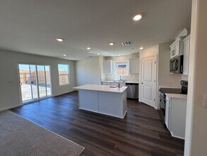 1106 E Cameron Ave in Visalia, CA - Building Photo - Building Photo