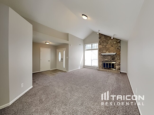 3324 Oak Tree Dr S in Indianapolis, IN - Foto de edificio - Building Photo