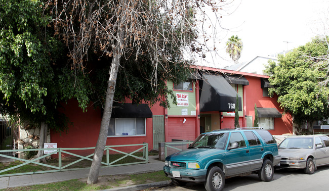 769 Gardenia Ave in Long Beach, CA - Foto de edificio - Building Photo