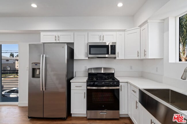 6338 Beck Ave in Los Angeles, CA - Building Photo - Building Photo