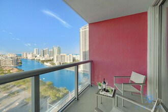 2602 E Hallandale Beach Blvd in Hallandale Beach, FL - Foto de edificio - Building Photo