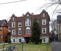 131 Dunn Ave in Toronto, ON - Building Photo