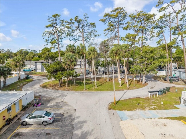 313 Country Club Oval in Daytona Beach, FL - Building Photo - Building Photo