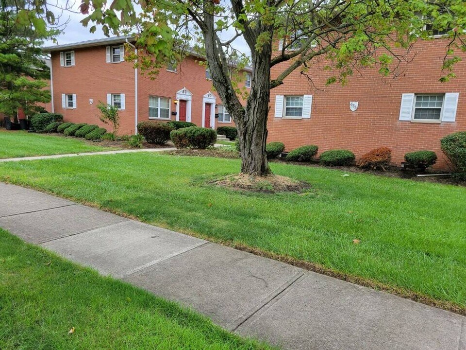 675 Hillsdowne Rd in Westerville, OH - Building Photo