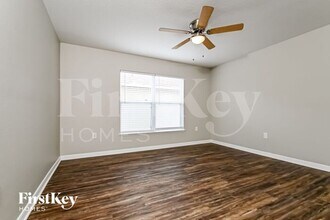 10915 Banyan Wood Way in Riverview, FL - Foto de edificio - Building Photo