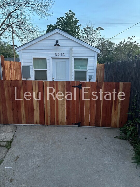 521 Pleasant St in Roseville, CA - Building Photo