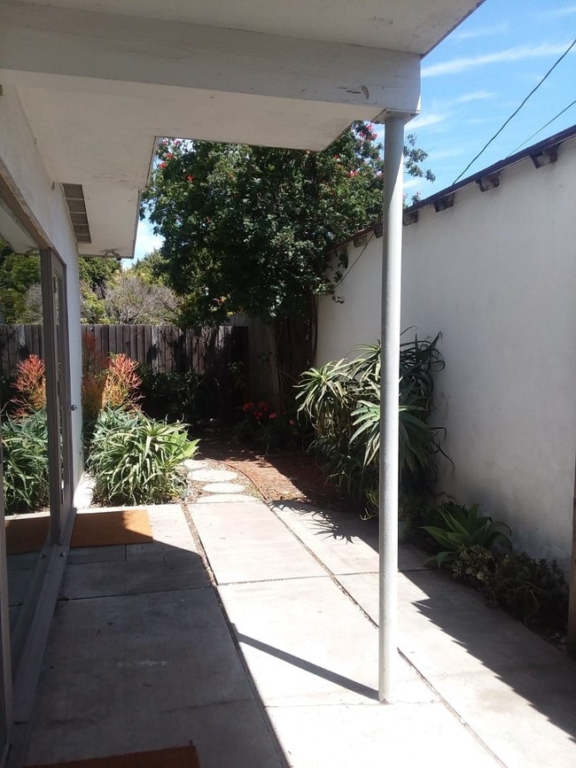 1856 10th St, Unit D in Santa Monica, CA - Building Photo - Building Photo