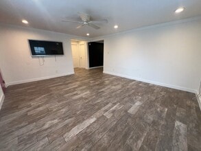 1917 Thonig Rd in Houston, TX - Foto de edificio - Building Photo