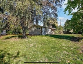 1005 NE Newall Rd in Newberg, OR - Building Photo - Building Photo