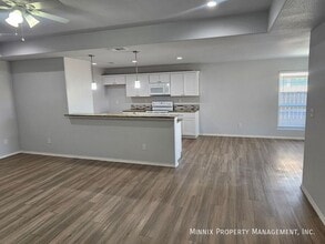 1637 Wrigley Dr in Odessa, TX - Foto de edificio - Building Photo