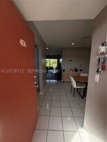 13715 Kendale Lakes Dr in Miami, FL - Building Photo