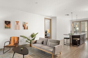 555 N College Ave in Tempe, AZ - Building Photo