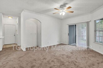 10000 Gate Pkwy N in Jacksonville, FL - Building Photo - Building Photo