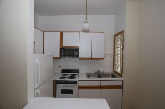 640 W Barry in Chicago, IL - Building Photo - Building Photo
