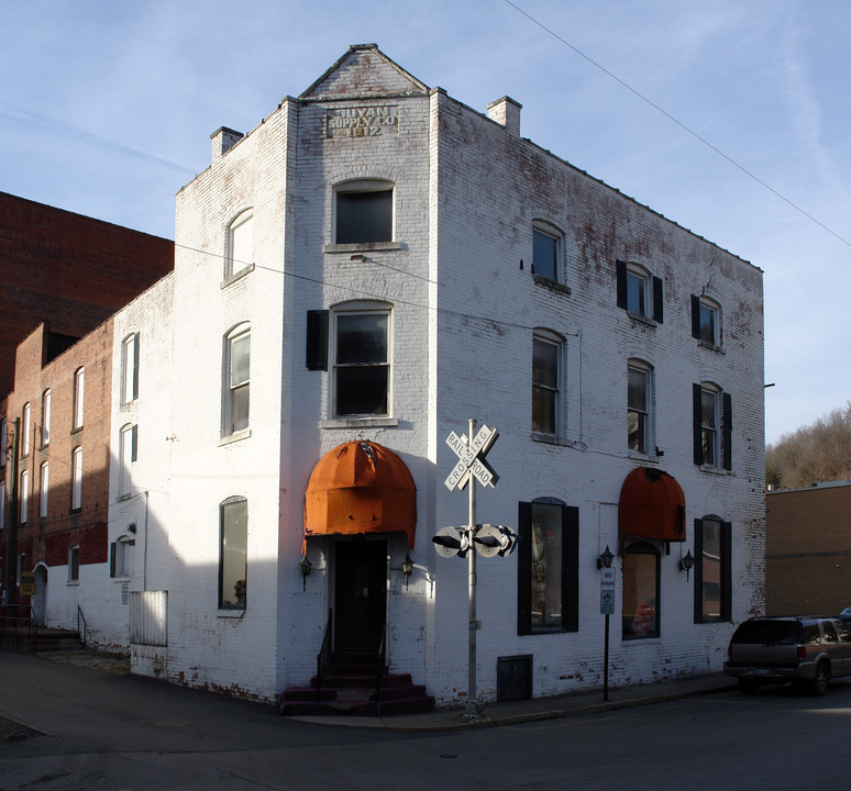 Hudgins St in Logan, WV - Building Photo