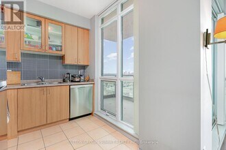 235-2235 Sherway Gardens Rd in Toronto, ON - Building Photo - Building Photo