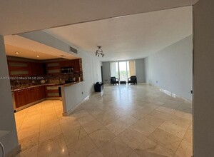 5825 Collins Ave, Unit 9B in Miami, FL - Building Photo - Building Photo