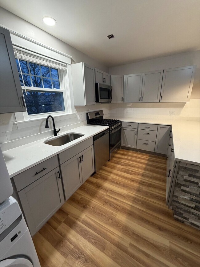 936 S Main St in Fall River, MA - Building Photo - Building Photo