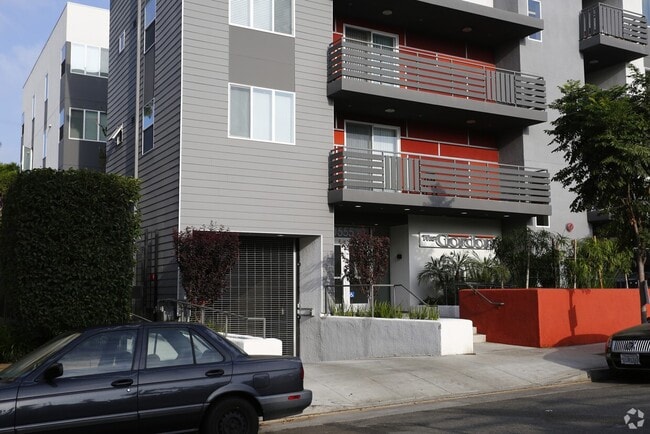 1555 Gordon St in Los Angeles, CA - Building Photo - Building Photo