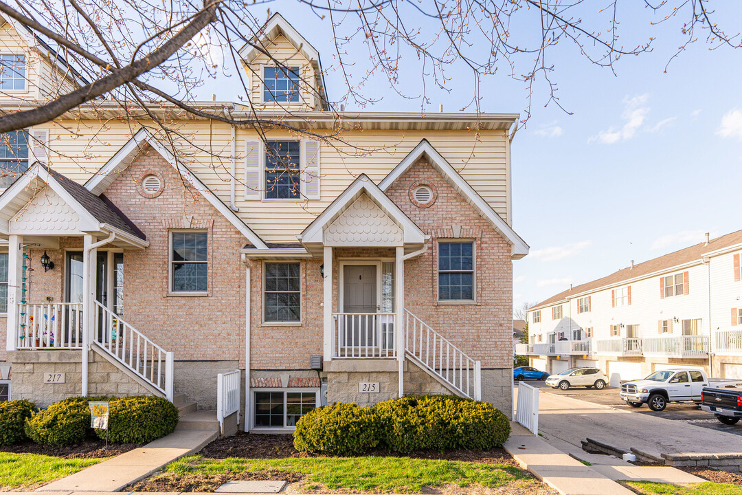 215 W Cortland Center Rd in Cortland, IL - Building Photo