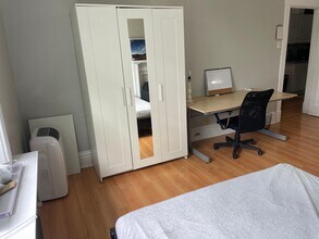 746 Broughton St, Unit 2B in Pittsburgh, PA - Foto de edificio - Building Photo