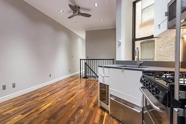 15 W 103rd St in New York, NY - Building Photo