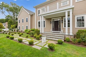 354 Oaklawn Ave in Stamford, CT - Foto de edificio - Building Photo