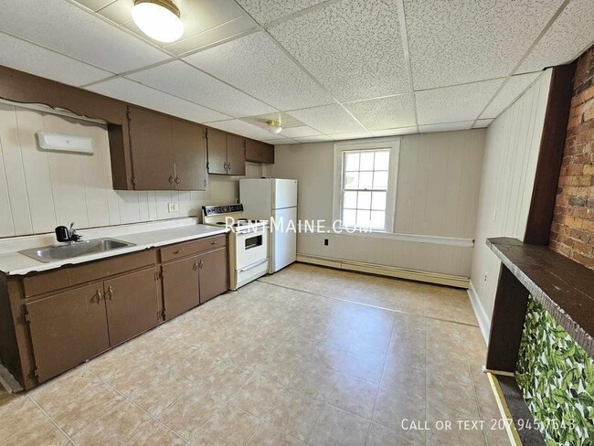 174 Brunswick St in Old Town, ME - Building Photo - Building Photo