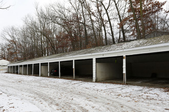 Hillcrest Apartments in Wyoming, MI - Building Photo - Building Photo