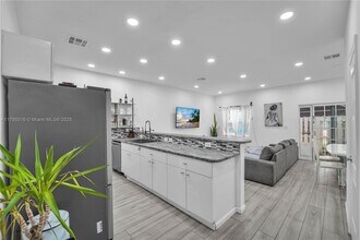 2307 Washington St in Hollywood, FL - Building Photo - Building Photo